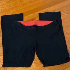 Liz Lange maternity black cotton pants. Size L.